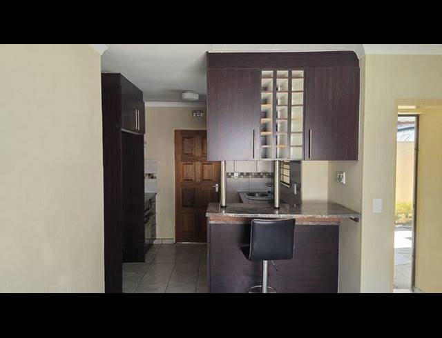3 BEDROOM HOUSE FOR SALE IN RIVERSIDE VIEW EXT 35